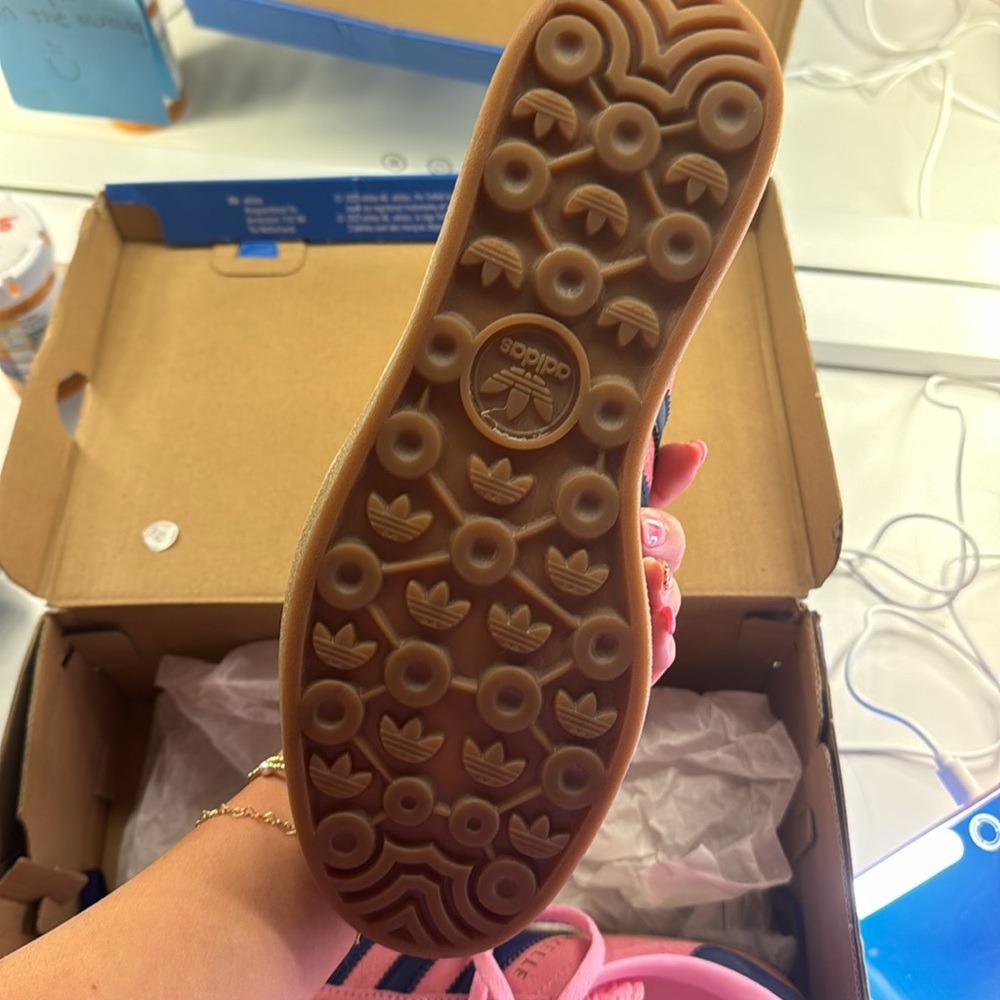 Women’s Gazelle Pink Glow Gum (Pink and Navy) - Picture 4 of 5